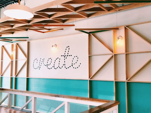 photo-1528688636434-e8f5f163a05e